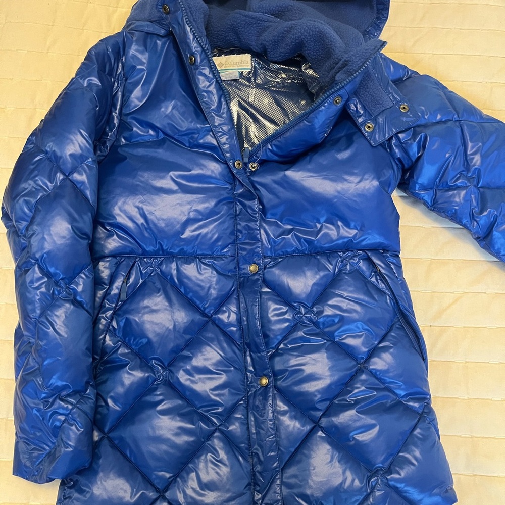 Columbia Blue Puffer Jacket with Hood and Quilted Design